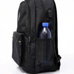 Collégien avec sac à dos
