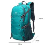 explorer avec sac à dos randonnée